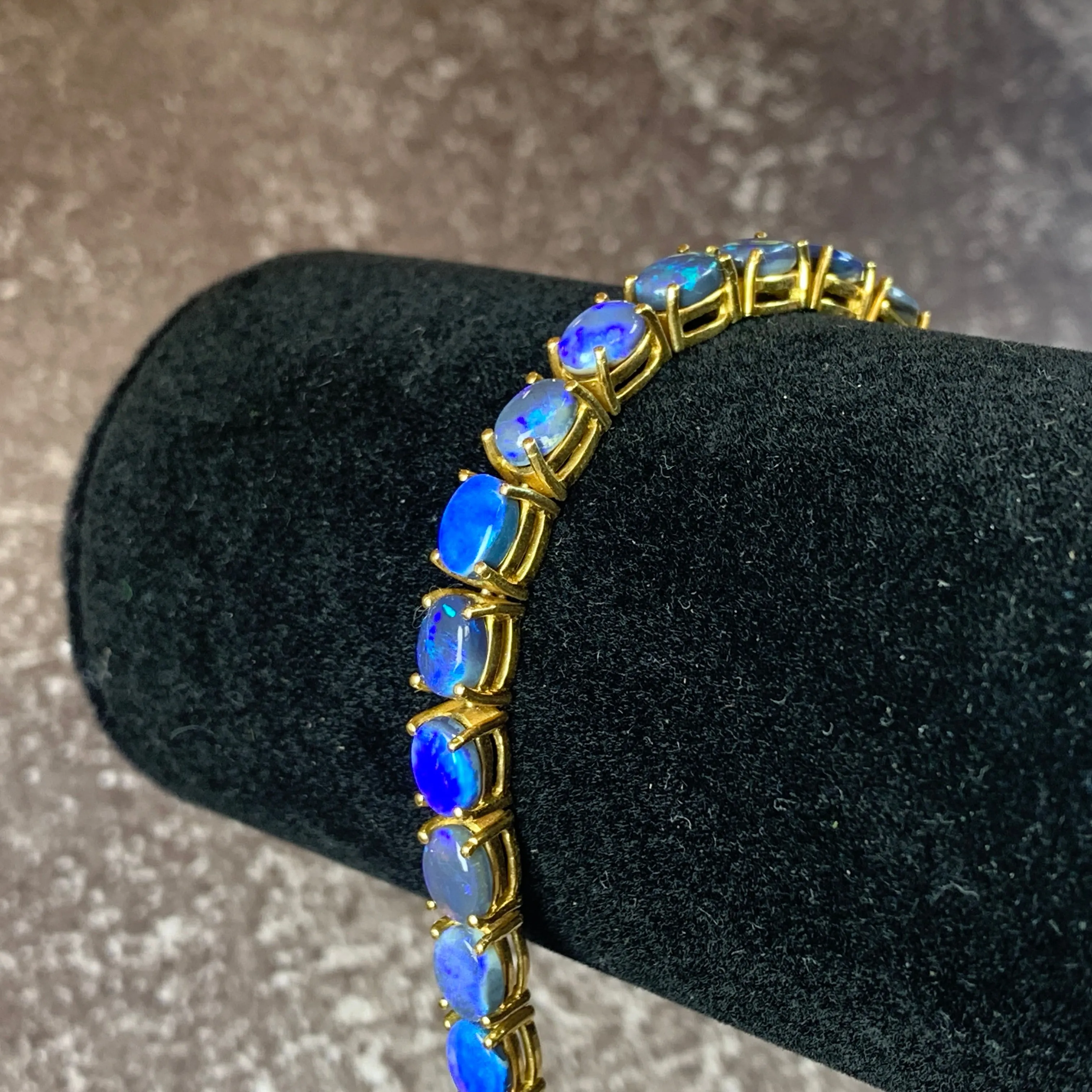 18kt Yellow Gold Black Opal 4.2ct bracelet