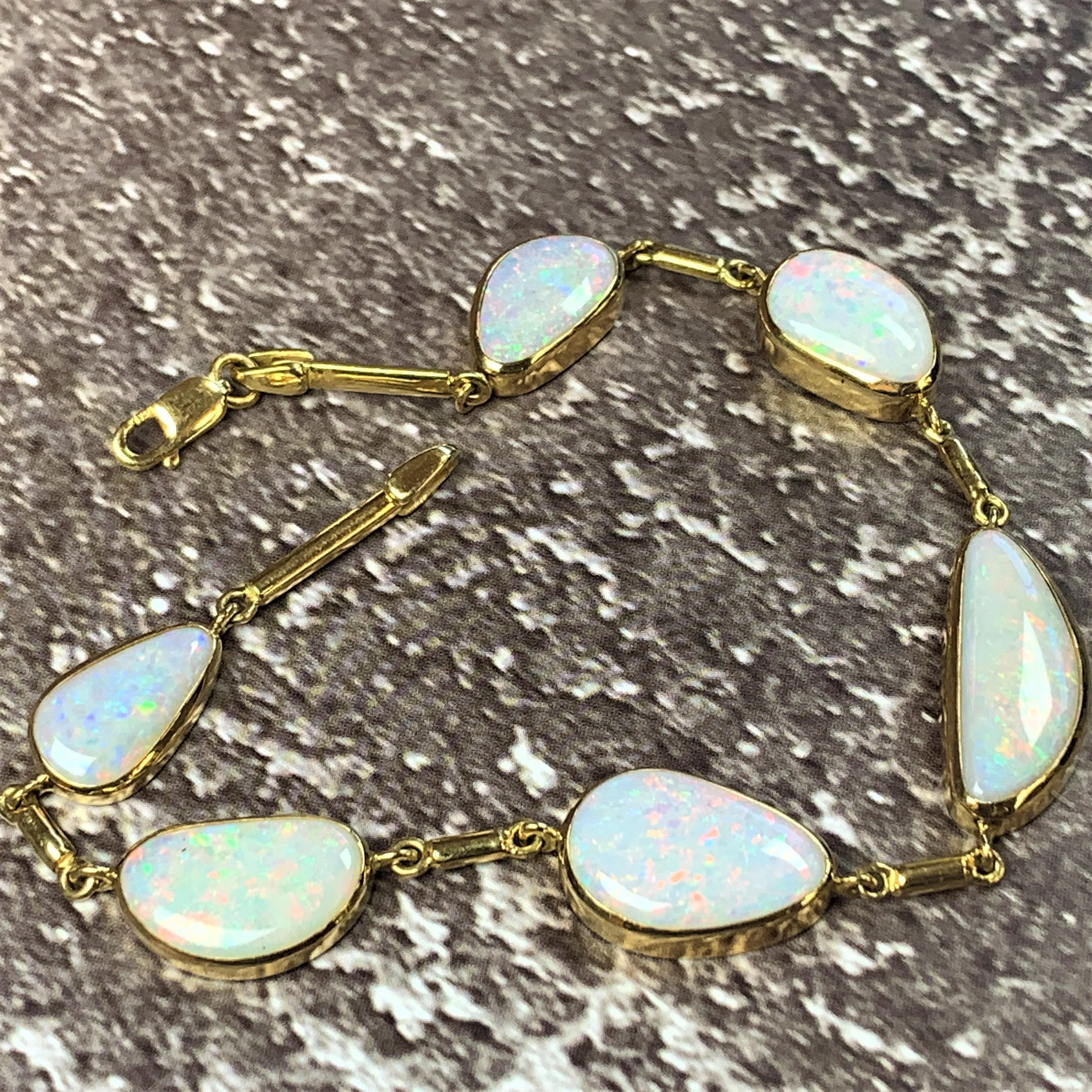 18kt Yellow Gold White Opal freeform 12.5ct bracelet