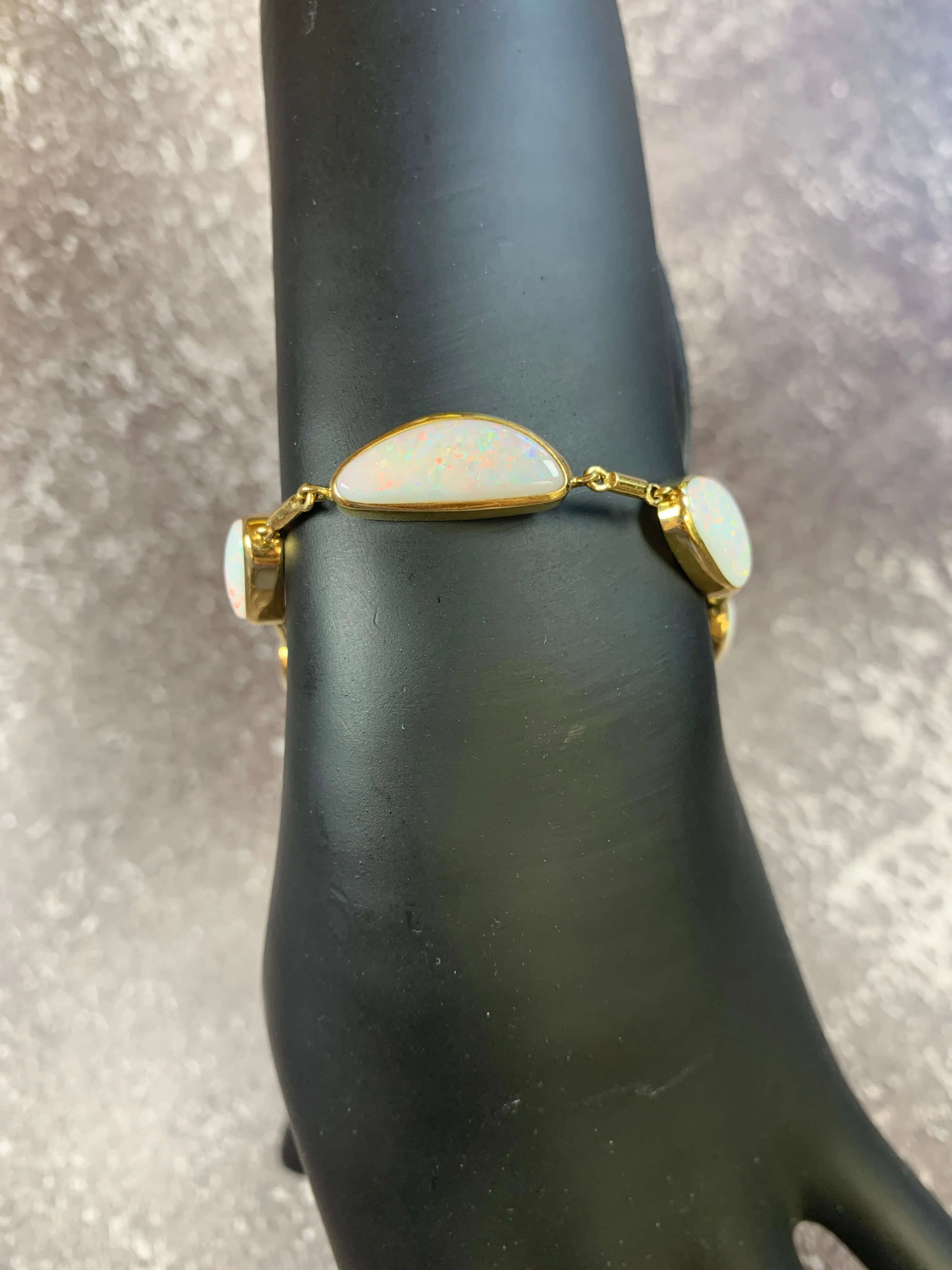 18kt Yellow Gold White Opal freeform 12.5ct bracelet