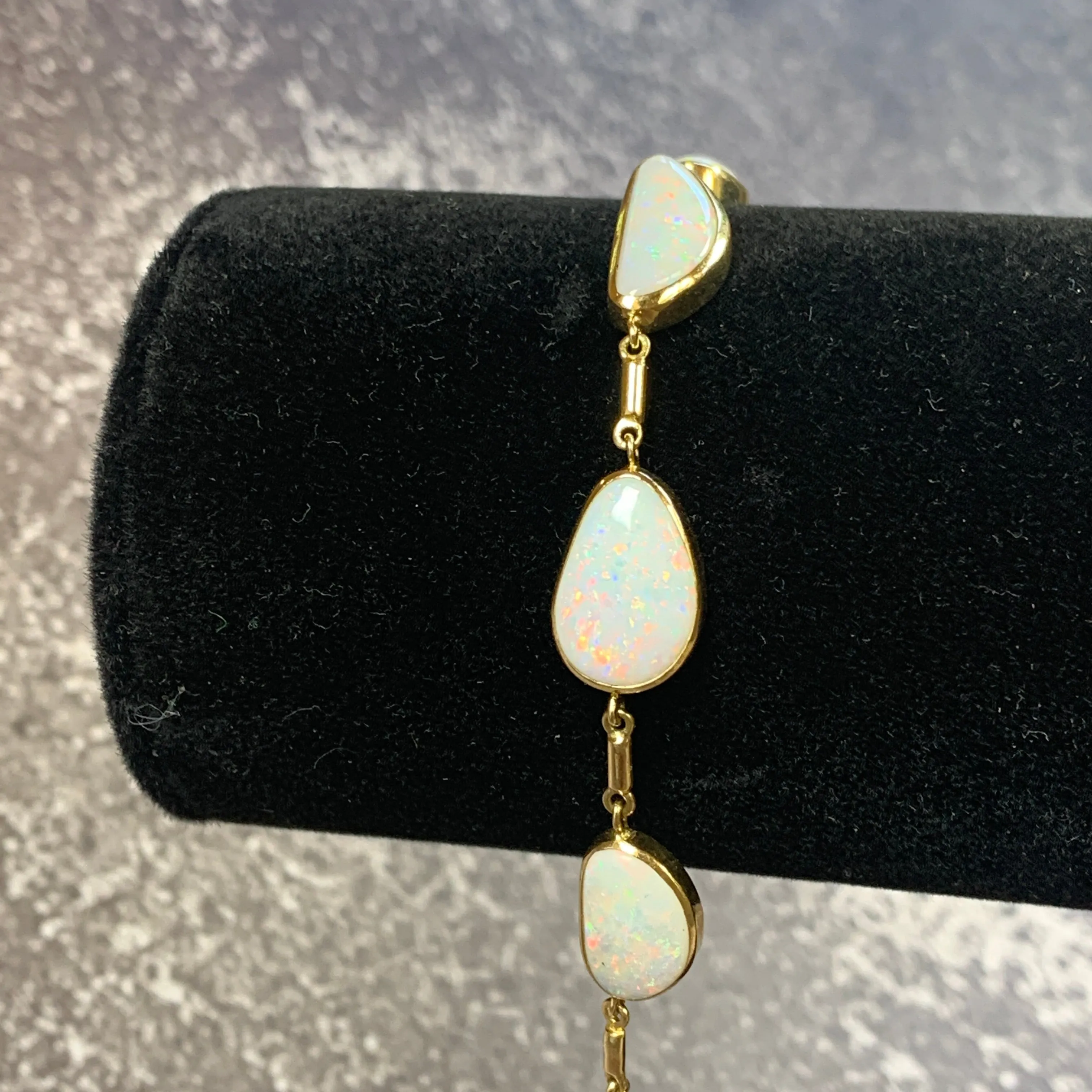 18kt Yellow Gold White Opal freeform 12.5ct bracelet