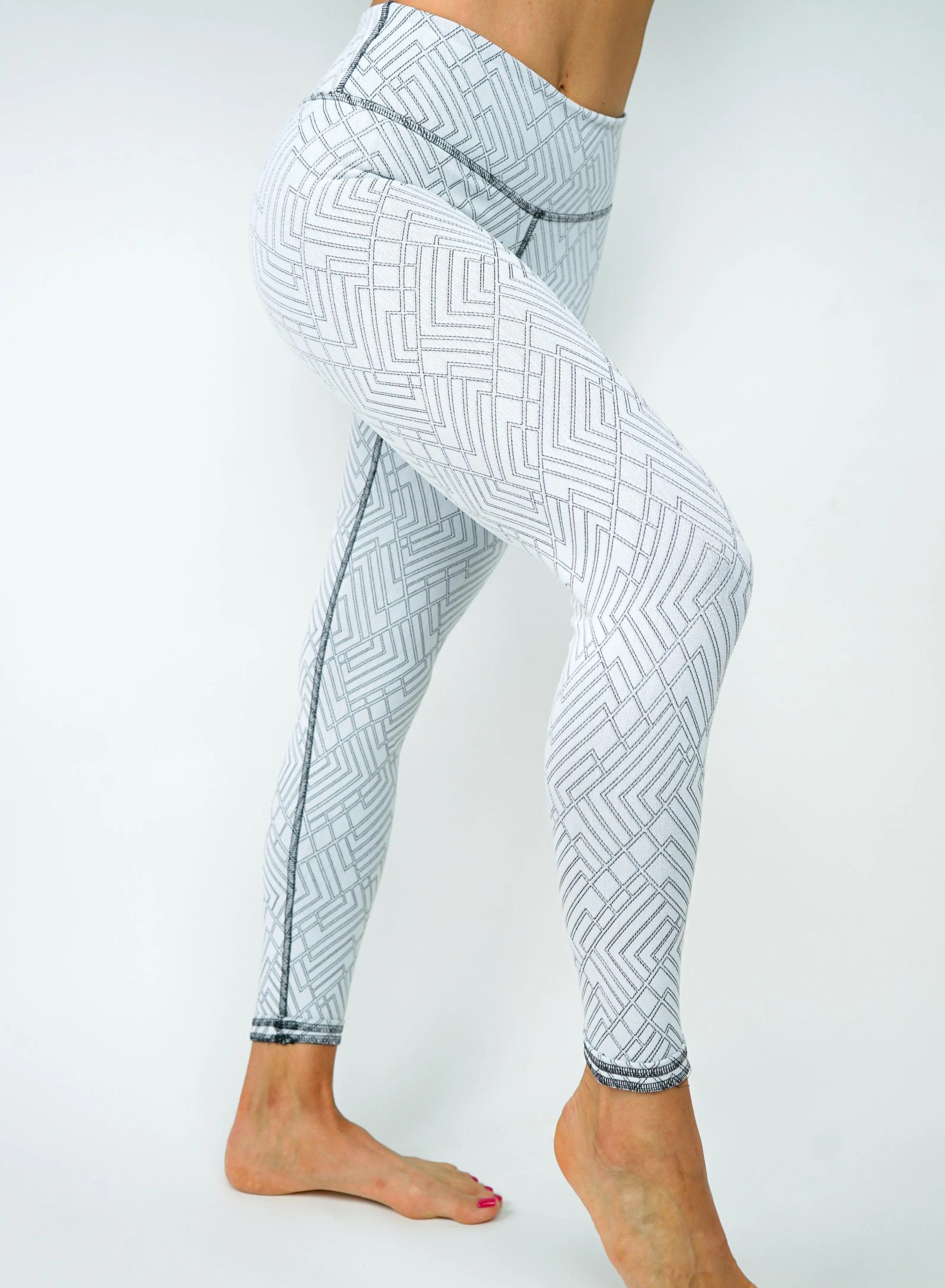 April Reversible Legging | Black & White