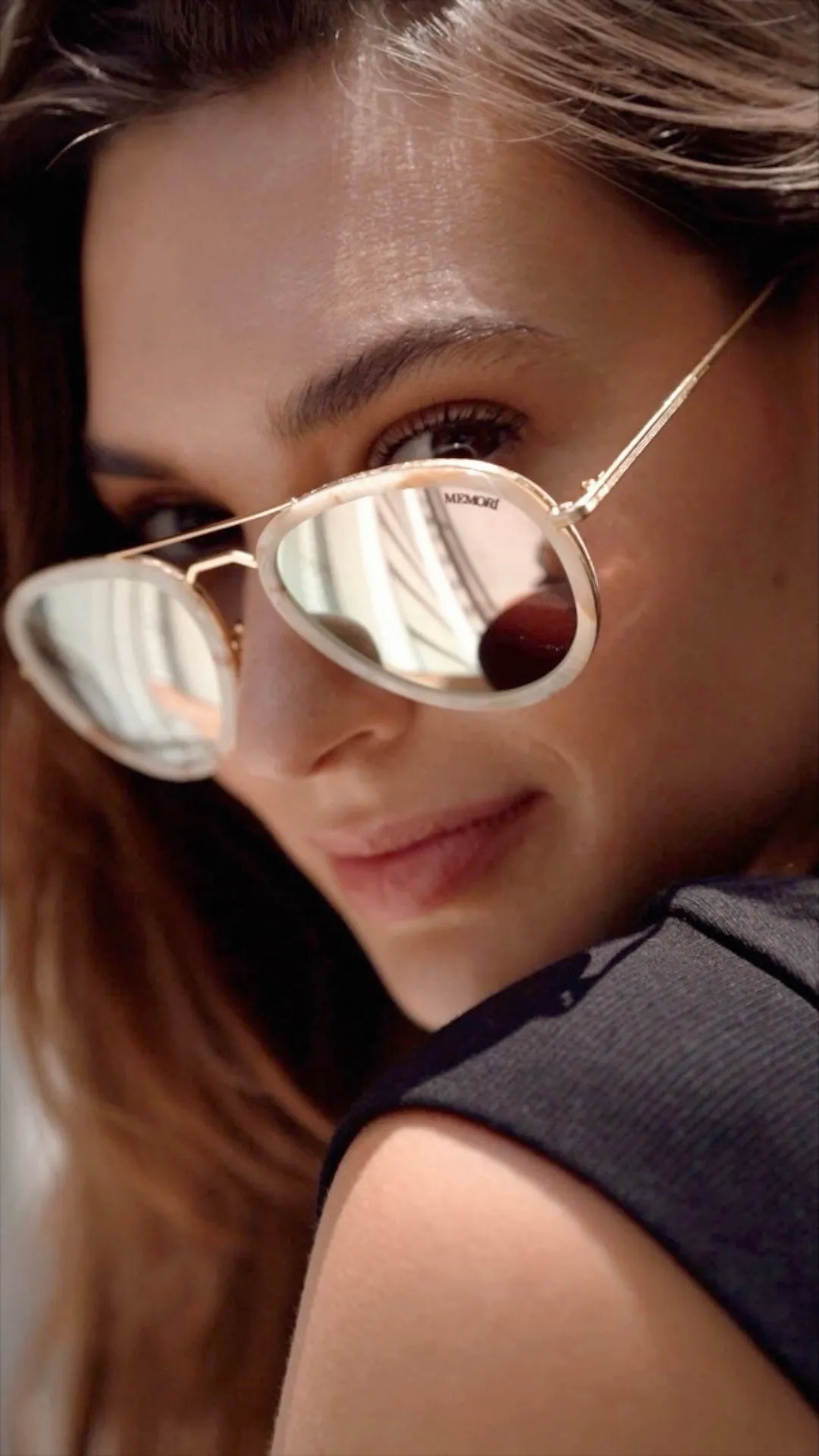 Aviator Sunglasses - Gold with mirrored lenses
