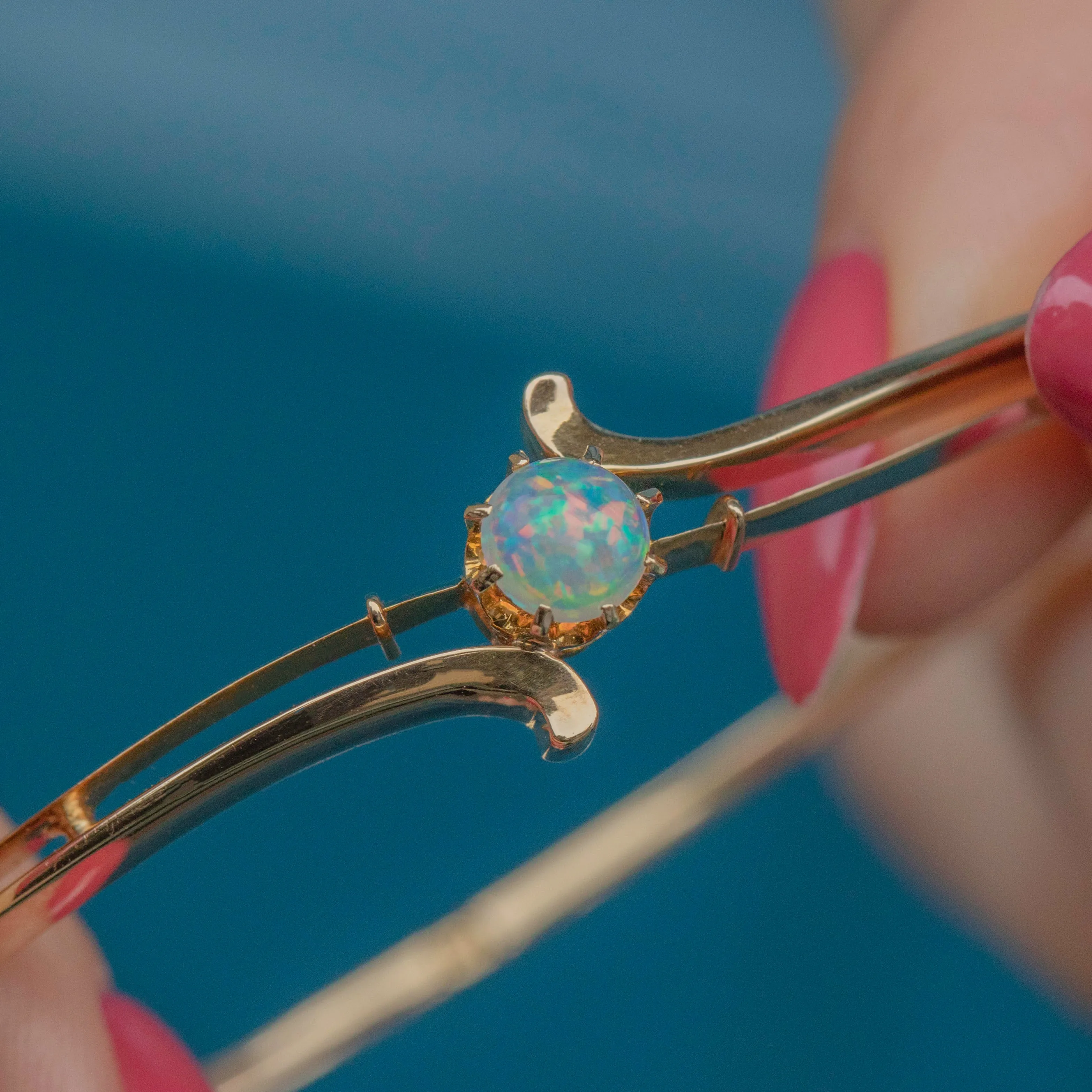 Edwardian 15ct Gold Opal Bangle, 0.35ct