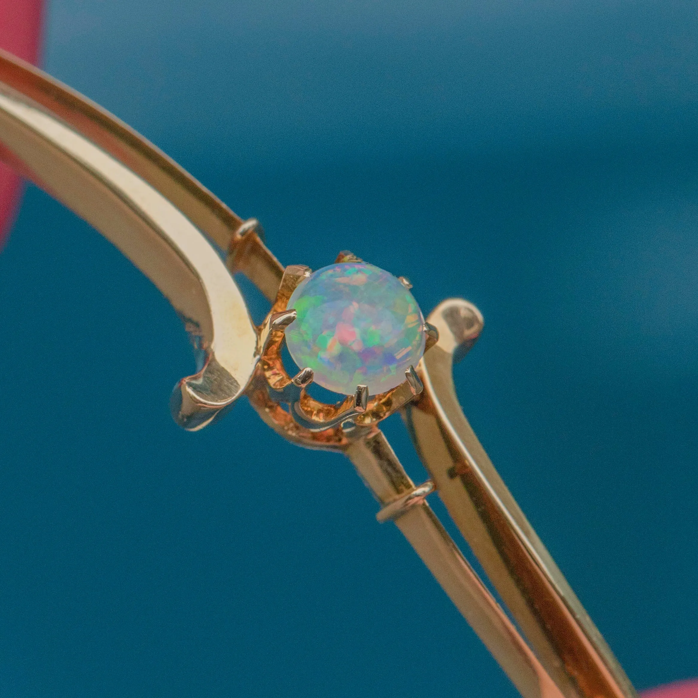 Edwardian 15ct Gold Opal Bangle, 0.35ct