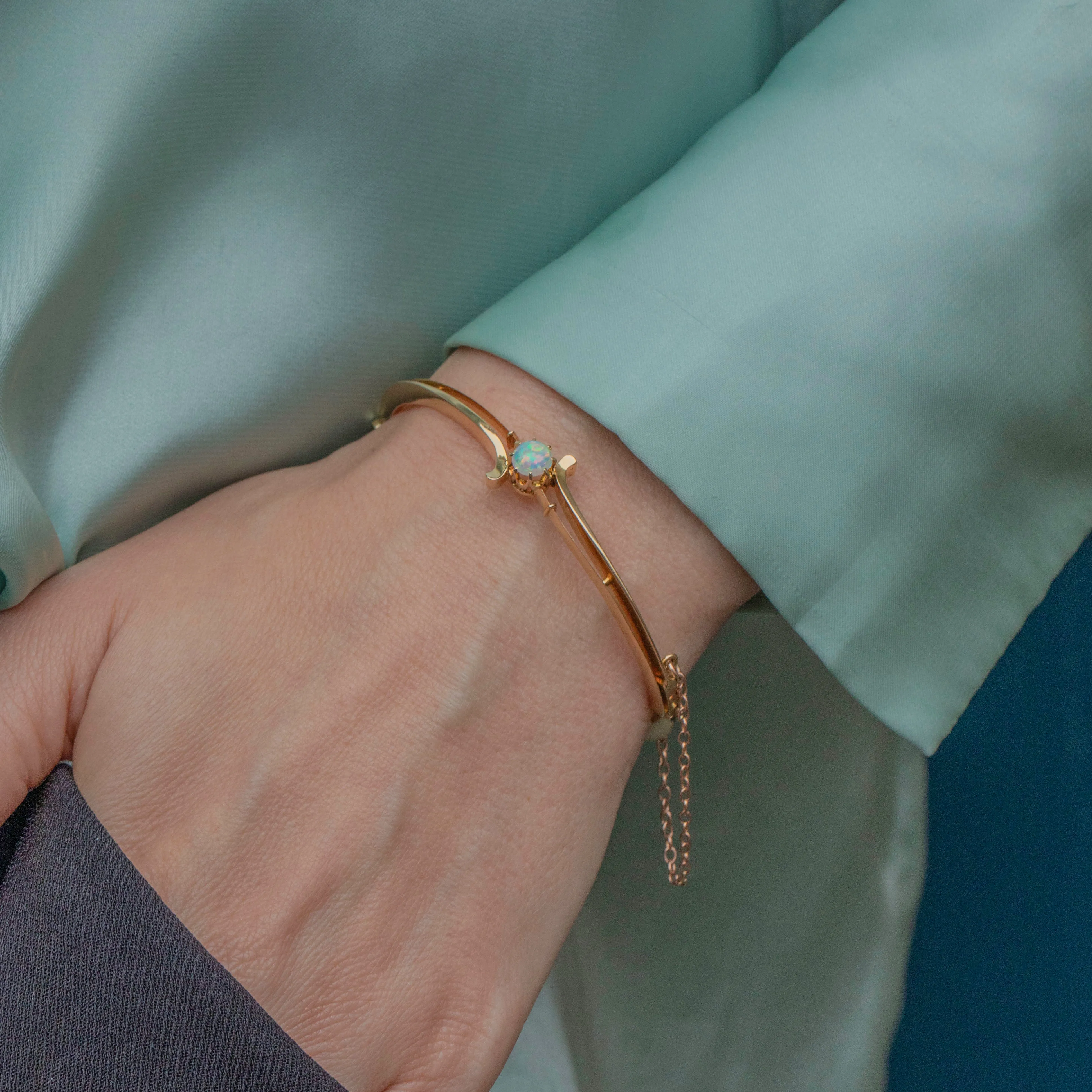 Edwardian 15ct Gold Opal Bangle, 0.35ct