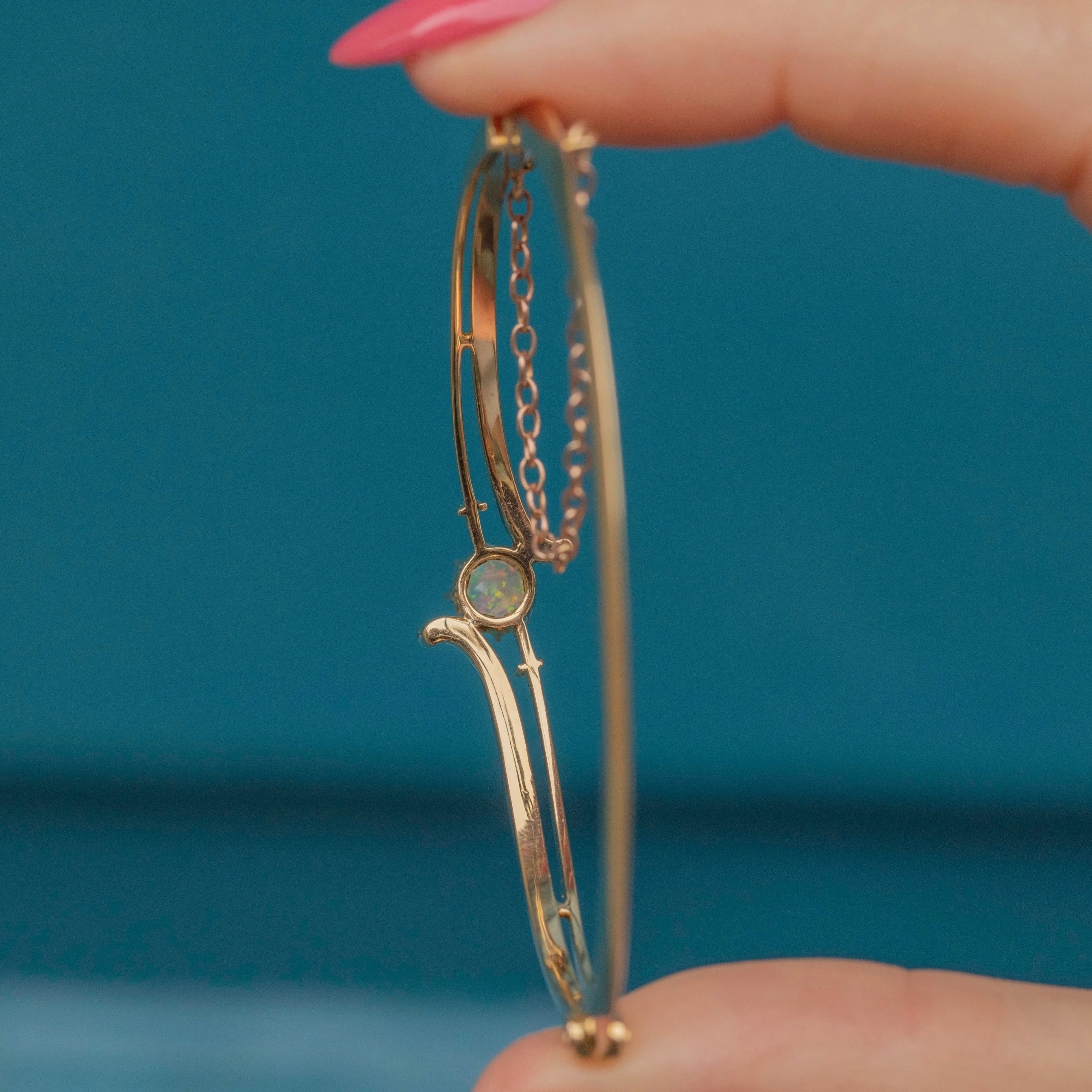 Edwardian 15ct Gold Opal Bangle, 0.35ct