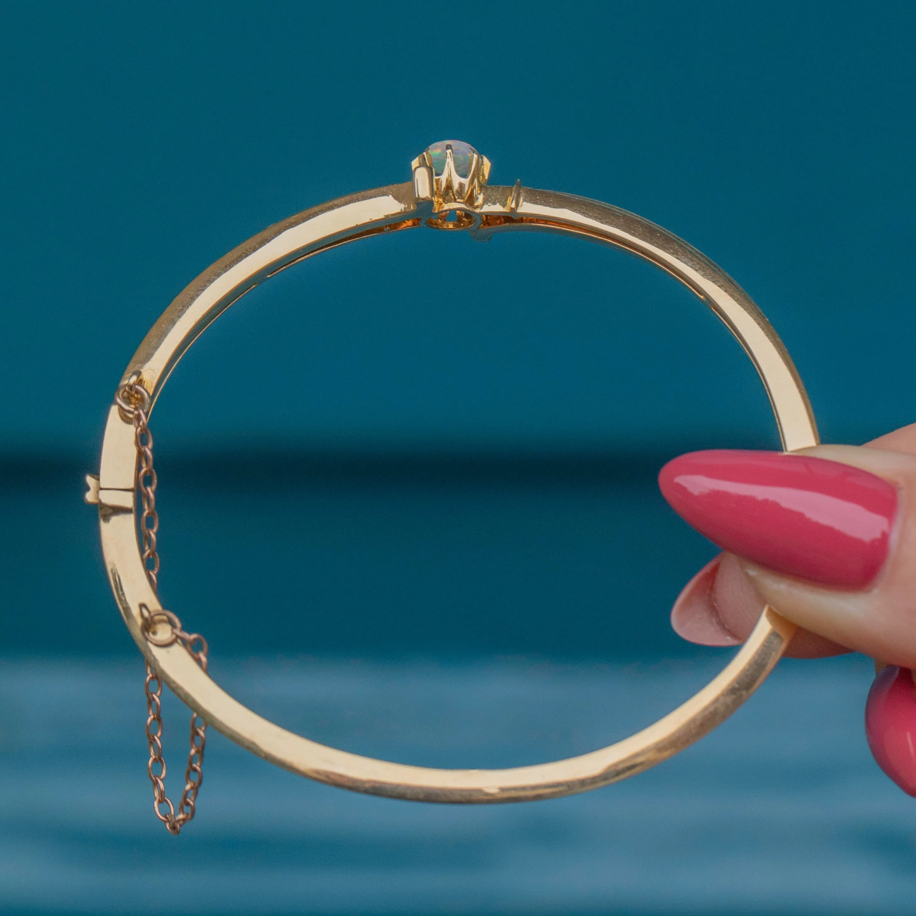 Edwardian 15ct Gold Opal Bangle, 0.35ct