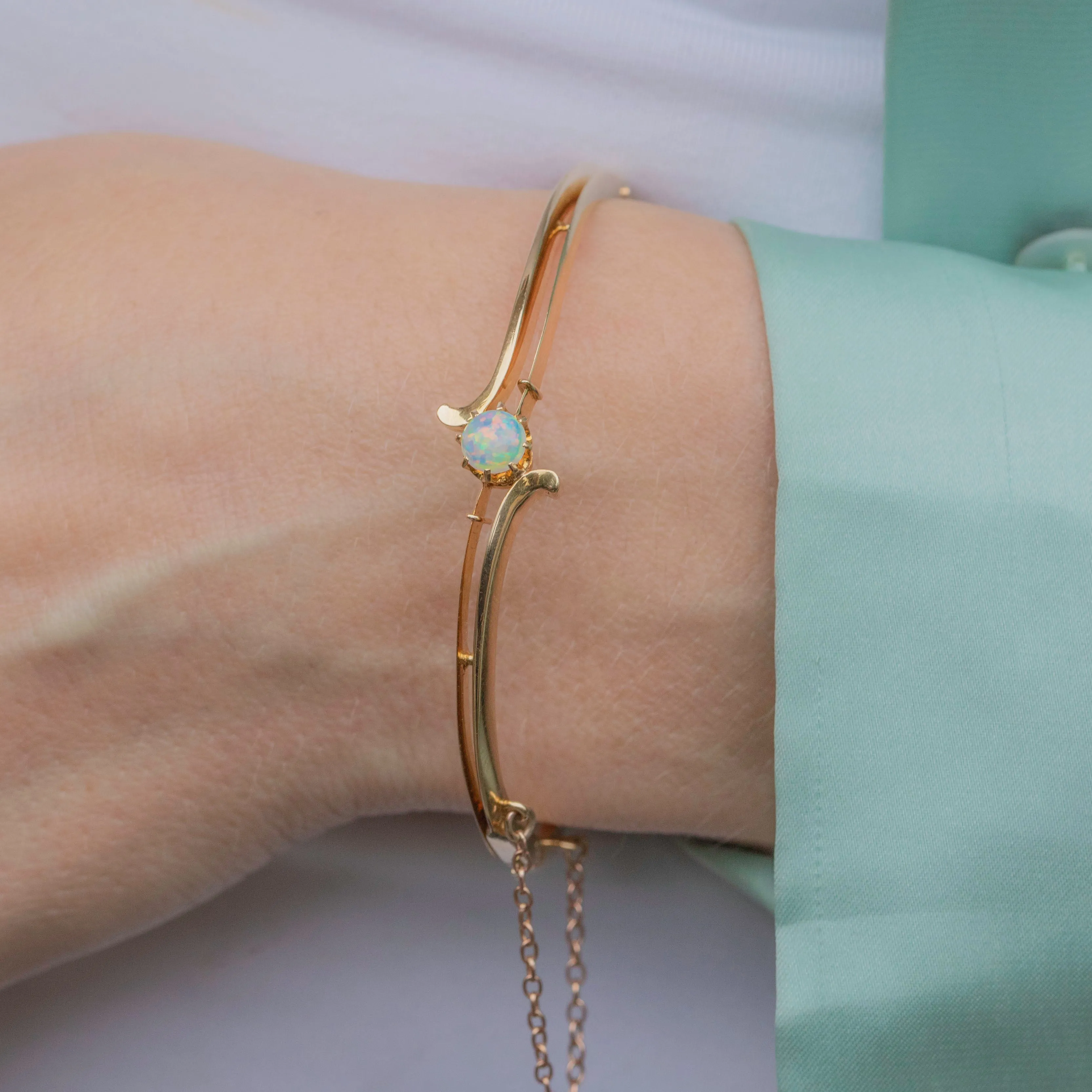 Edwardian 15ct Gold Opal Bangle, 0.35ct