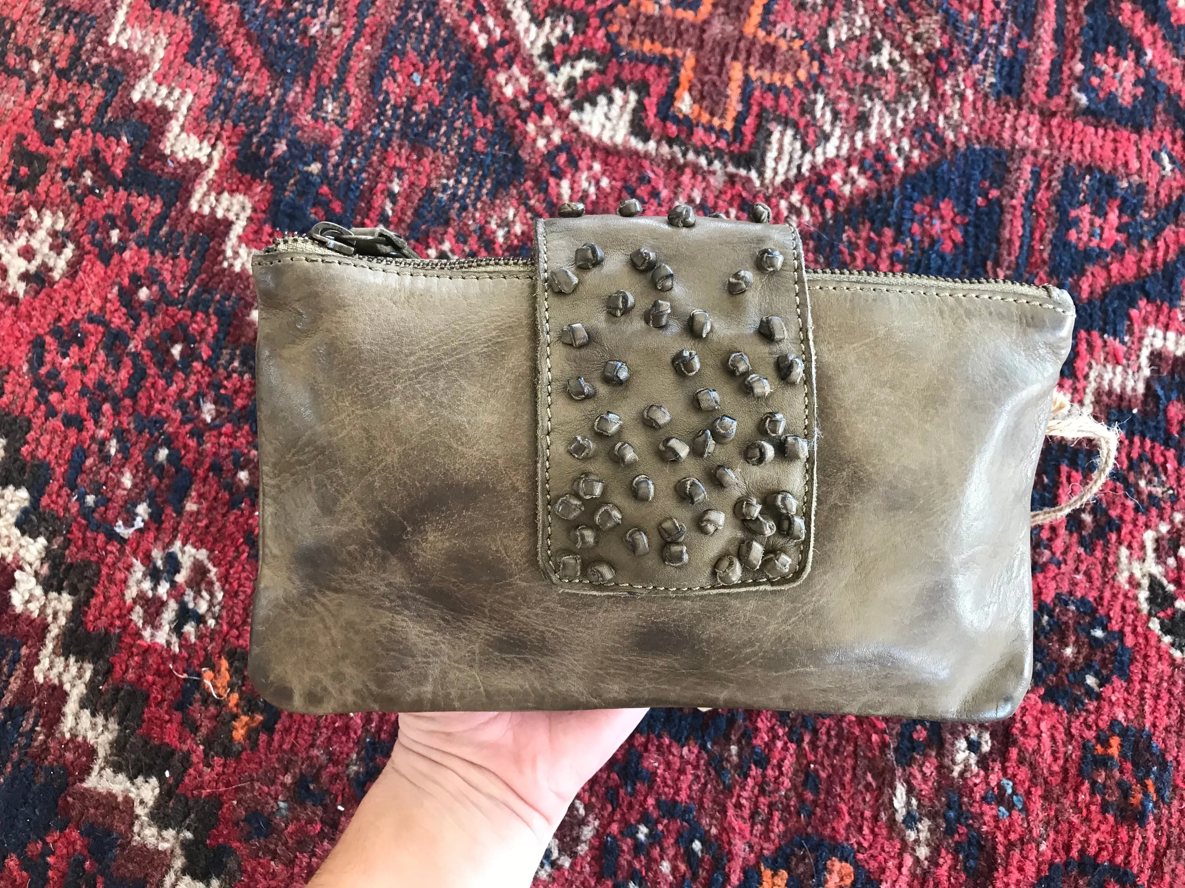 Kompanero: Page - Olive