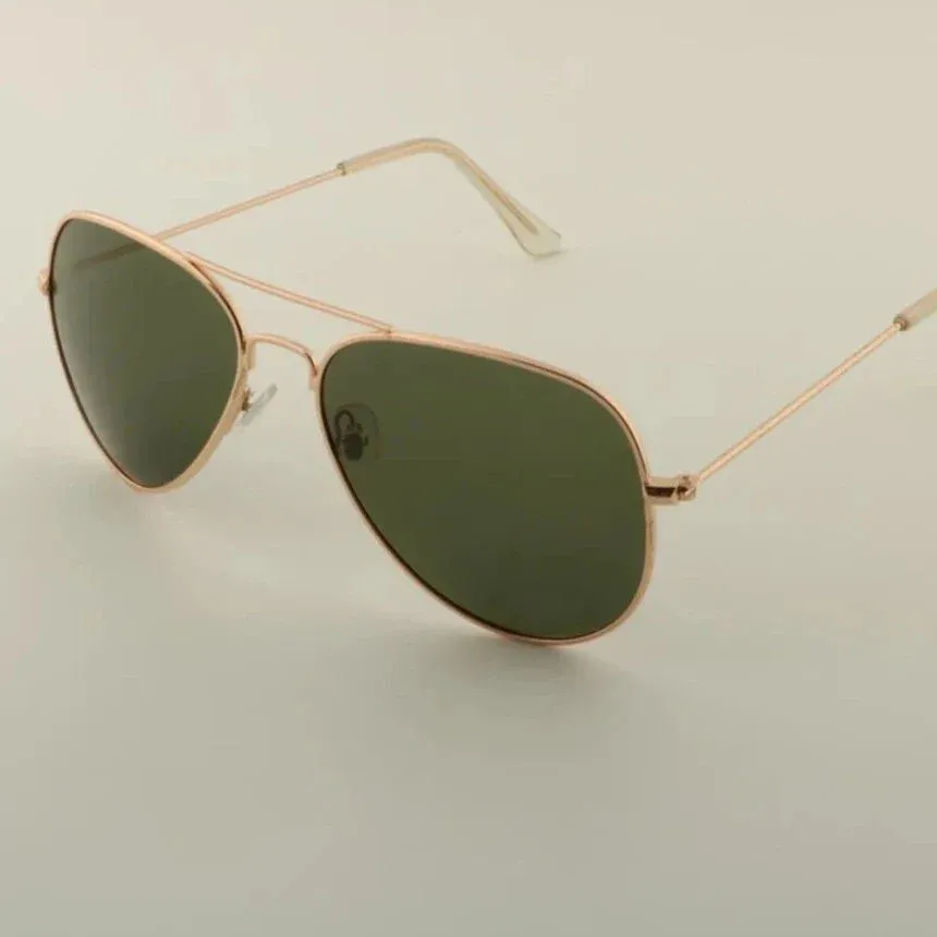 Polarized Aviator Sunglasses with UV Protection for Stylish Eye Safety