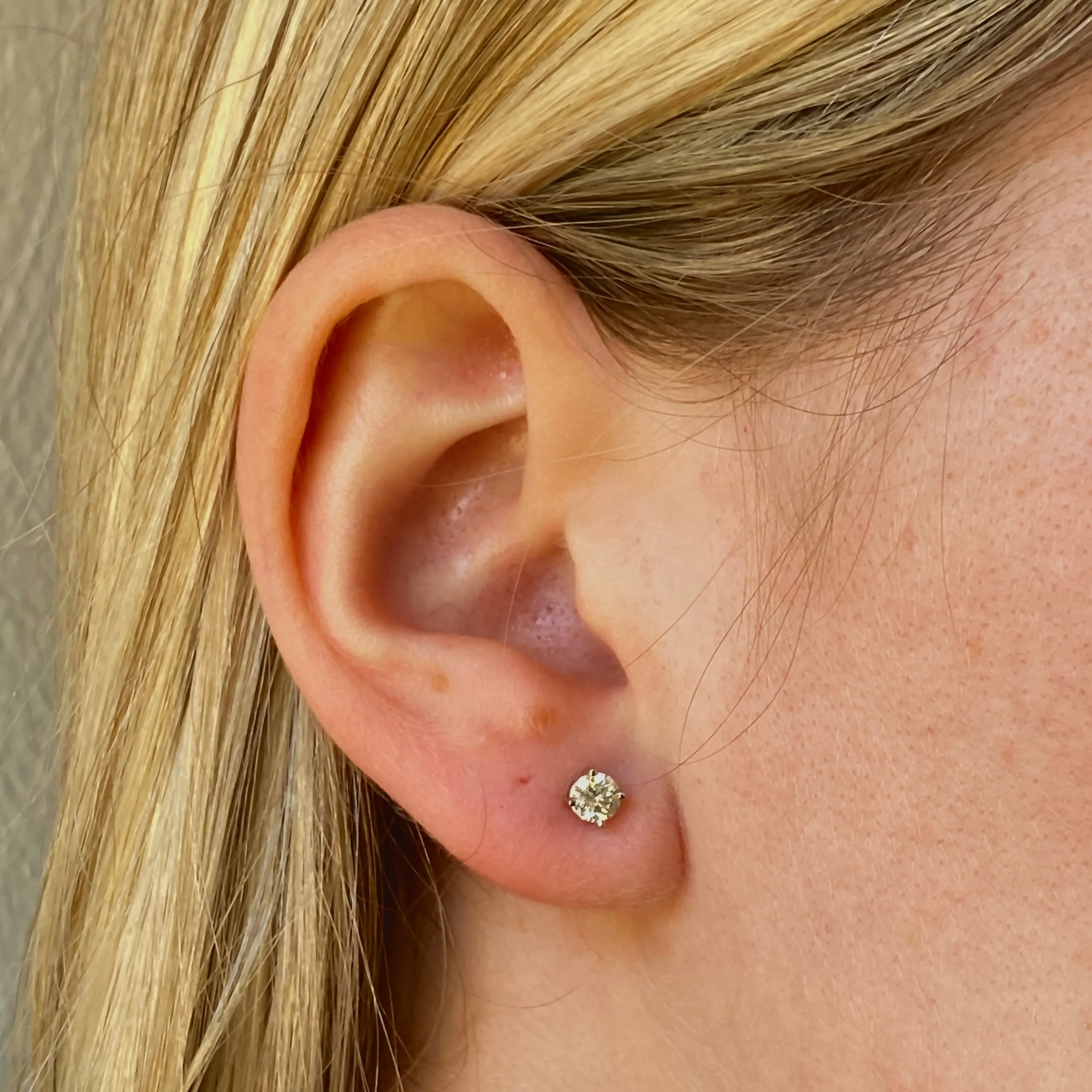 White Gold 3/4ctw Diamond Stud Earrings